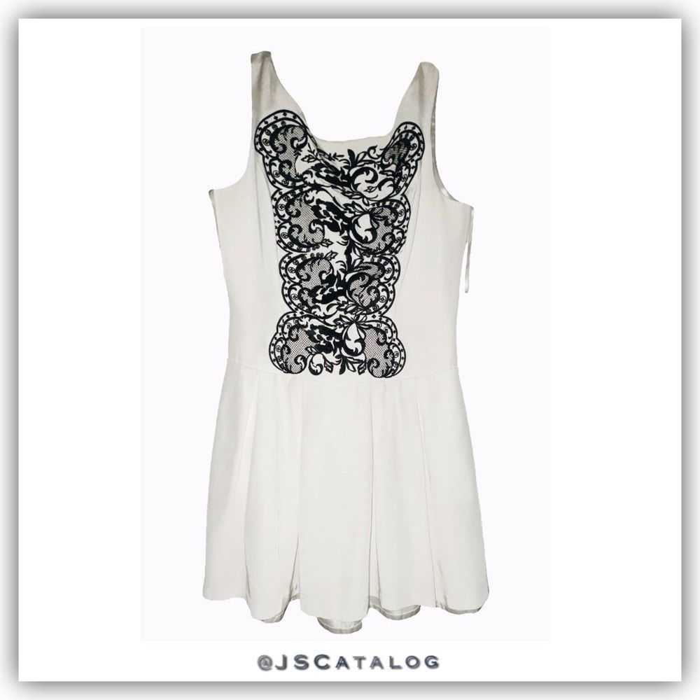 WHBM White with Black Embroidery Scoop Neck Fit & Flare Sleeveless Dress - EUC -
